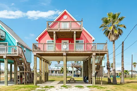1214 Fort Velasco Dr, Surfside Beach, TX 77541