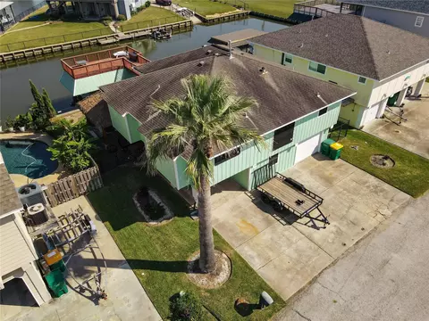 13 S Skimmer St, La Marque, TX 77568
