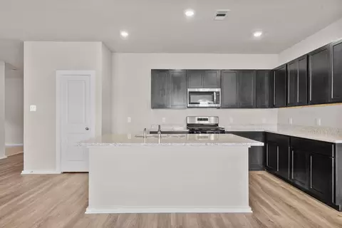 Kitchen - 3526 Cardinal Pointe Dr, Angleton, TX 77515 photo 2 of 5