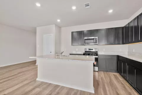 Kitchen - 3526 Cardinal Pointe Dr, Angleton, TX 77515 photo 5 of 5