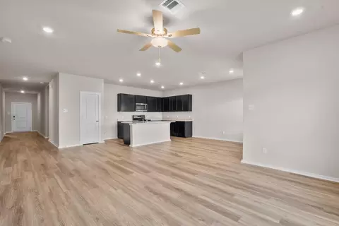 Entry Way - 3526 Cardinal Pointe Dr, Angleton, TX 77515 photo 2 of 2