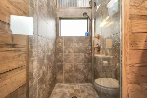 Bath - 6403 Craigway Rd, Spring, TX 77389 photo 6 of 6