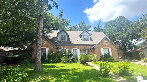 2311 Pomeran Dr, Houston, TX 77080