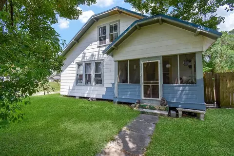 401 E Myrtle St, Angleton, TX 77515 photo 1