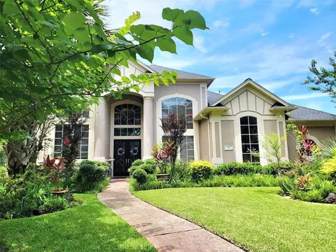 9 Camden Ct, Sugar Land, TX 77479