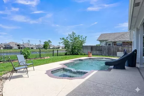 2885 Woodland Glen Ln, Conroe, TX 77385