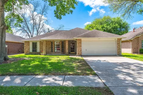 1911 Edinburg Ave, League City, TX 77573