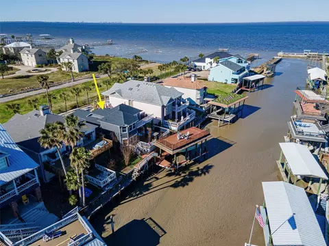 127 Port St, San Leon, TX 77539