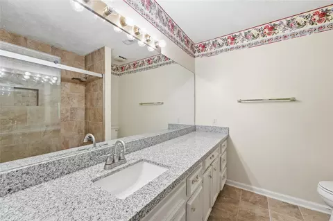 Bath - 1907 Clipper Cir, Willis, TX 77318 photo 3 of 4