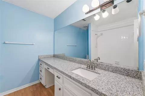 Bath - 1907 Clipper Cir, Willis, TX 77318 photo 2 of 4