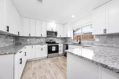 10402 Rancho Bernardo Ln, Sugar Land, TX 77498