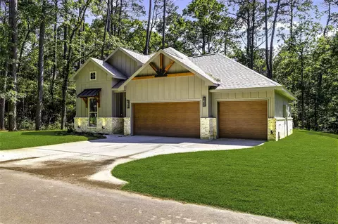 205 Tall Pne, Livingston, TX 77351