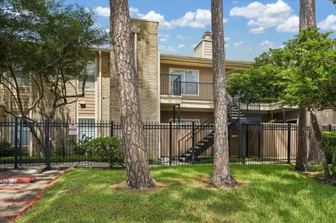 702 Bering Dr #117, Houston, TX 77057