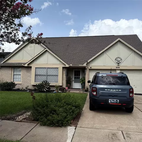 2114 Fountain Dr, Sugar Land, TX 77478