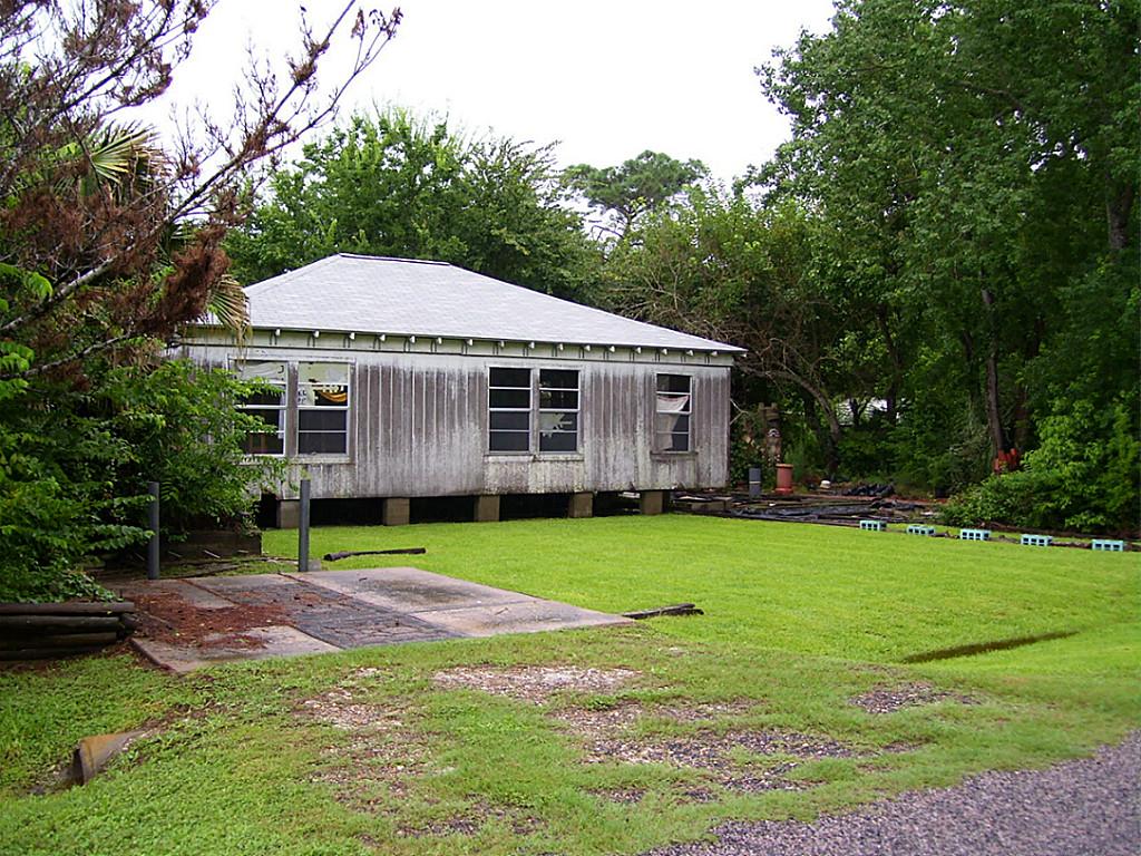 4702 13th St, Bacliff, TX 77518 photo 1