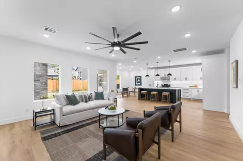 514 Melbourne St #A, Houston, TX 77022