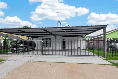 11806 Roandale Dr, Houston, TX 77048