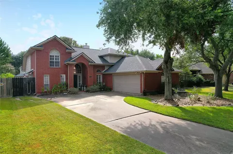 110 Cloudbridge Dr, League City, TX 77573