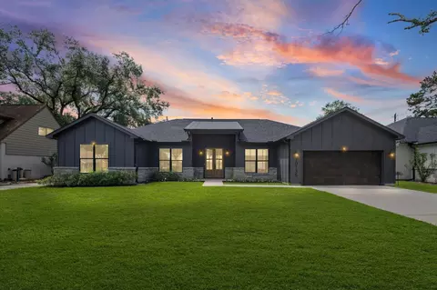 10135 Kerrwood Ln, Houston, TX 77080