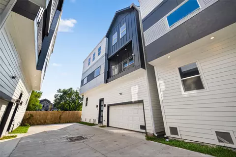 1122 W 16th St #D, Houston, TX 77008