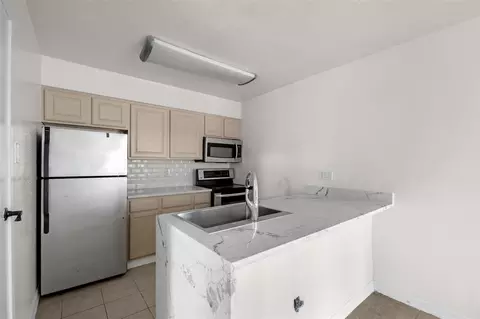 10001 Westpark Dr #67, Houston, TX 77042