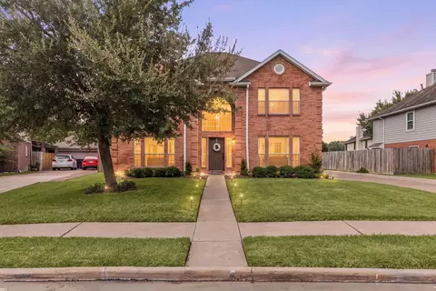 14018 Ragus Lake Dr, Sugar Land, TX 77498
