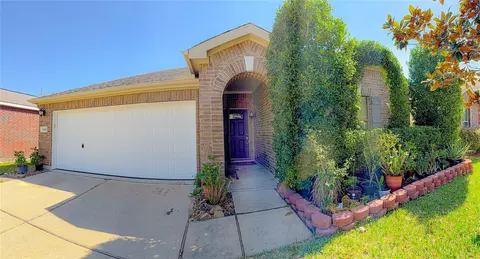11618 Wren Crossing Dr, Houston, TX 77038