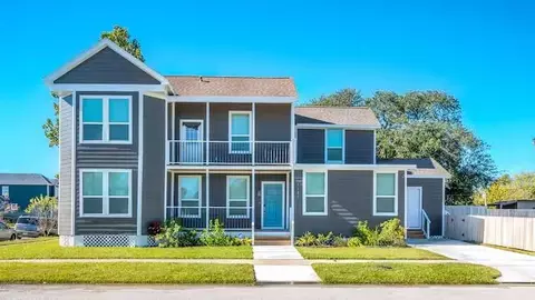 1513 40th St, Galveston, TX 77550