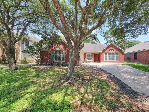 2930 Meadow Brook Dr, League City, TX 77573