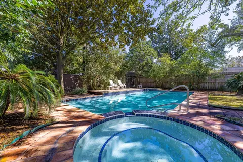 5238 Loch Lomond Dr, Houston, TX 77096