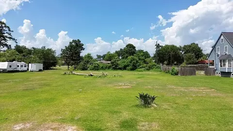 510 S Shady Ln, La Porte, TX 77571