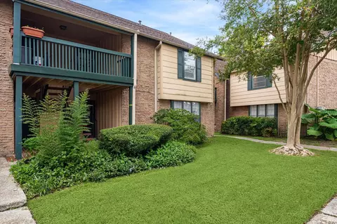 8211 Kingsbrook Rd #205, Houston, TX 77024