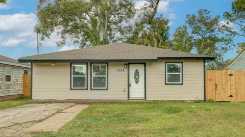 2306 19th Ave N, Texas City, TX 77590