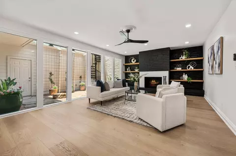 155 Sage Rd, Houston, TX 77056