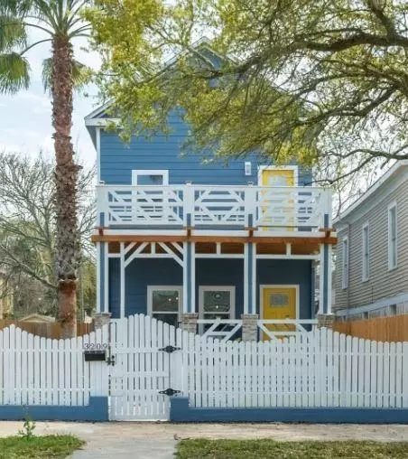 3209 Ursuline St, Galveston, TX 77550