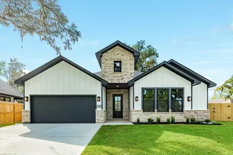 249 Montclaire Dr, West Columbia, TX 77486