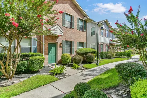 2121 Kemah Village Dr, Kemah, TX 77565