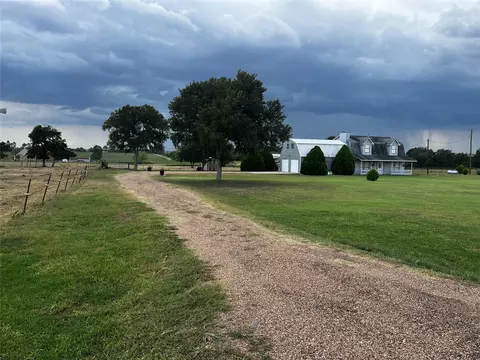 1100 Swiss Alp Hills Loop, Schulenburg, TX 78956