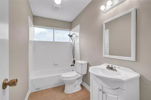 Bath - 16 Ranch House Loop, Angleton, TX 77515 photo 1 of 5
