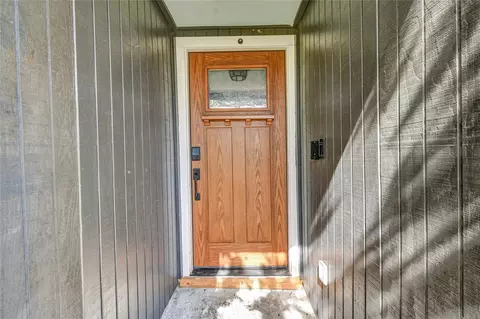 Entry Way - 16 Ranch House Loop, Angleton, TX 77515 photo 1 of 2
