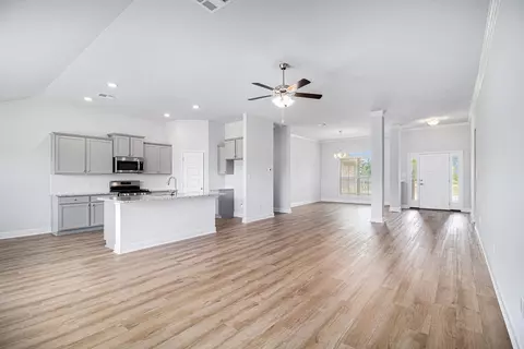 10 Greystone Ct, Angleton, TX 77515 photo 9