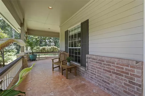 Exterior - 8766 Skyline Ln, Conroe, TX 77302 photo 6 of 9