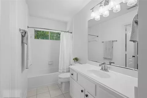 Bath - 8766 Skyline Ln, Conroe, TX 77302 photo 4 of 5