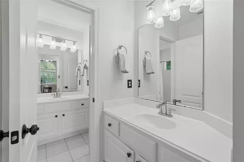 Bath - 8766 Skyline Ln, Conroe, TX 77302 photo 5 of 5