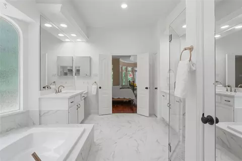 Bath - 8766 Skyline Ln, Conroe, TX 77302 photo 2 of 5