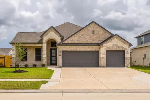 456 Lake Line Dr, Alvin, TX 77511