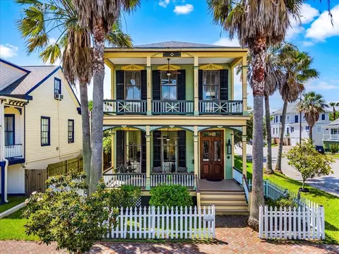 1427 Winnie St, Galveston, TX 77550