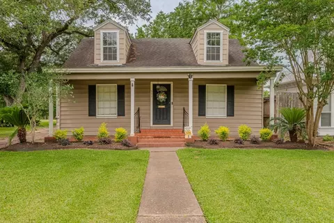 555 21st St, Beaumont, TX 77706