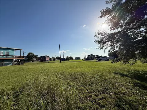 1013 Canal E, Port Bolivar, TX 77650