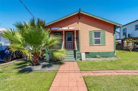 2216 Grover Ave, Galveston, TX 77551